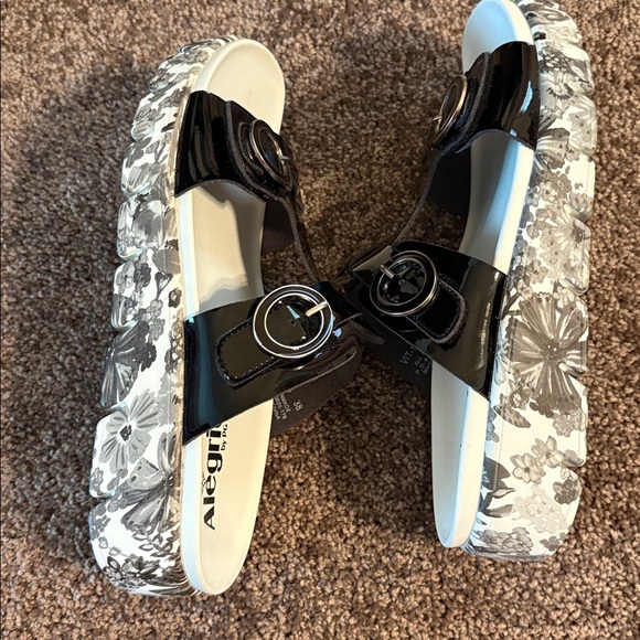 NWOT Algeria Black, Silver and White Floral Sandals Size 38 - Picture 6 of 13